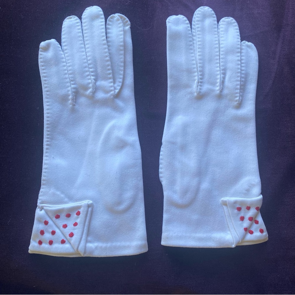 VTG 60’s Retro White Driving Gloves with Red dots! Like New condition! Size 7!